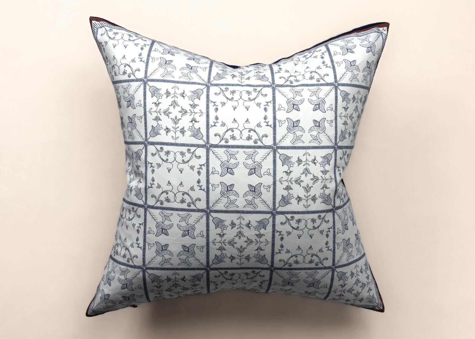 Woodcarvings Red Border